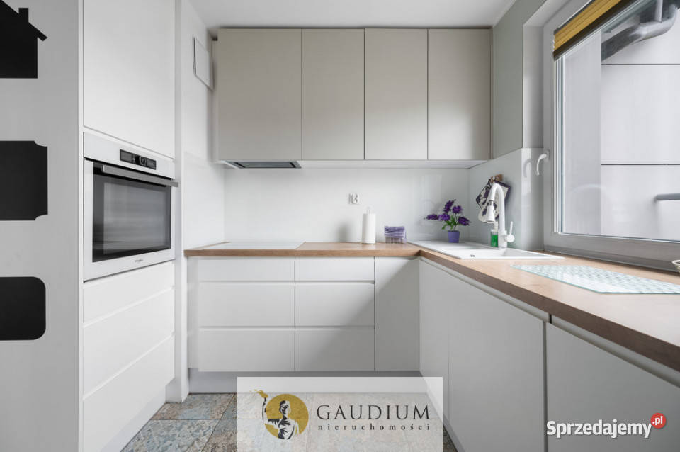 4 pokoje 2 balkony hala garaż i komórka Chwarzno balkon Gdynia