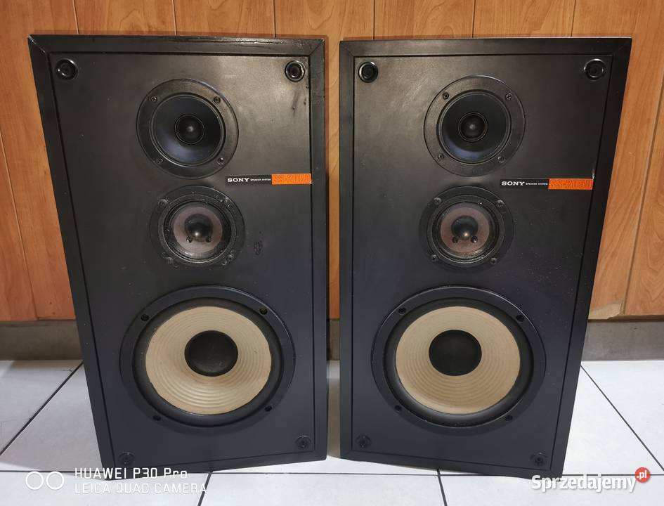 Vintage Sony selling 3 Speaker System