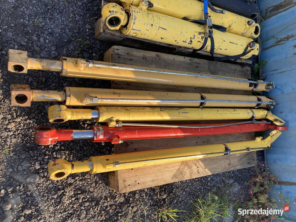 Siłownik wysuwu teleskopu Case 695 SR Holland LB