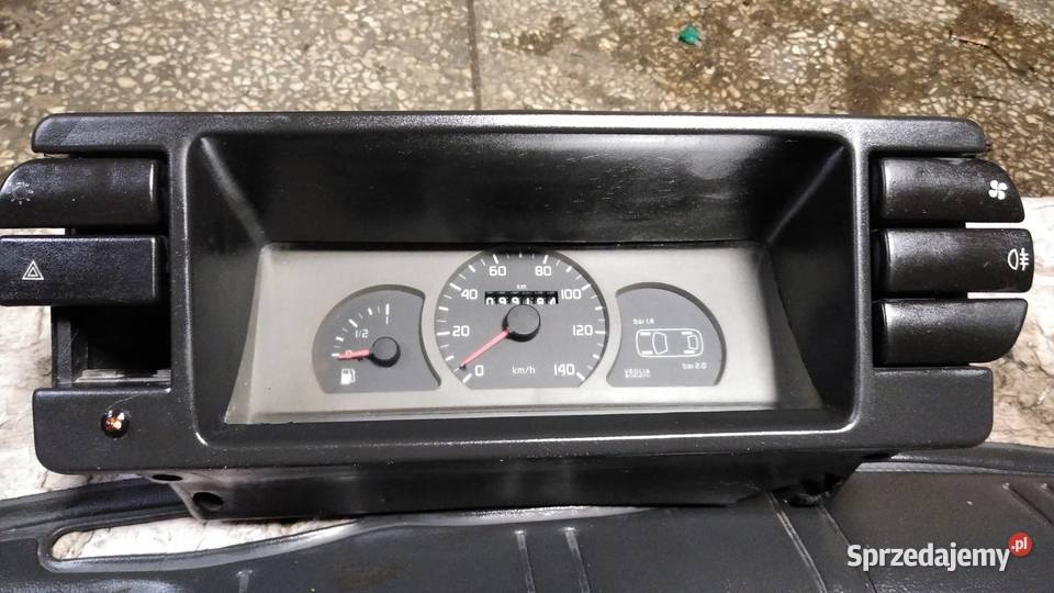 Fiat 126p FL EL tapicerka deski rozdzielczej Stalowa Wola