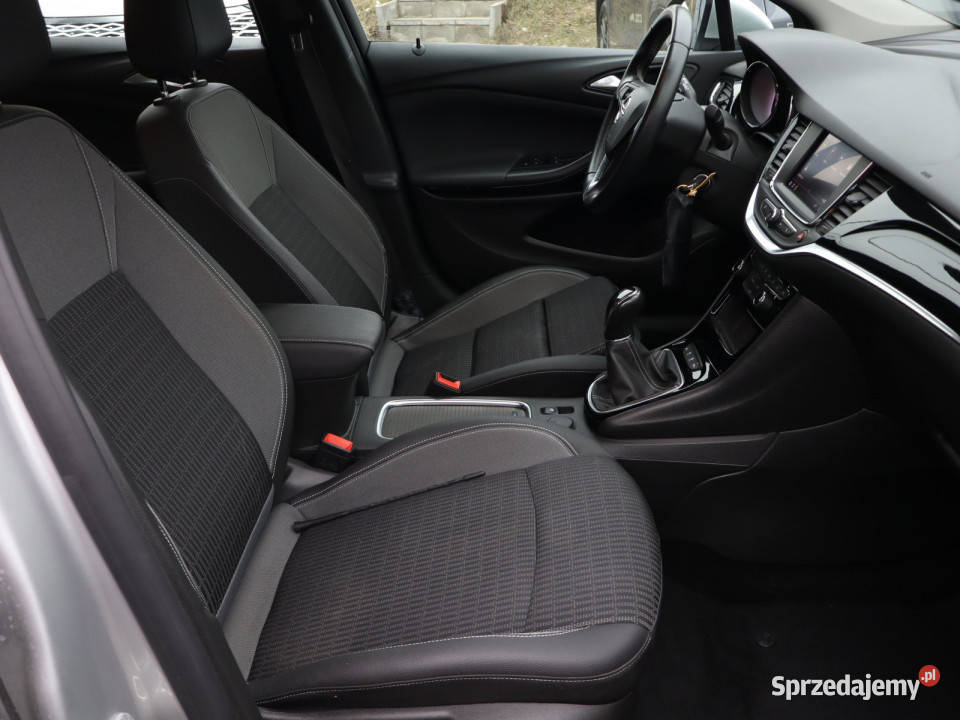 Opel Astra 12 Turbo pełny VAT sprzedam