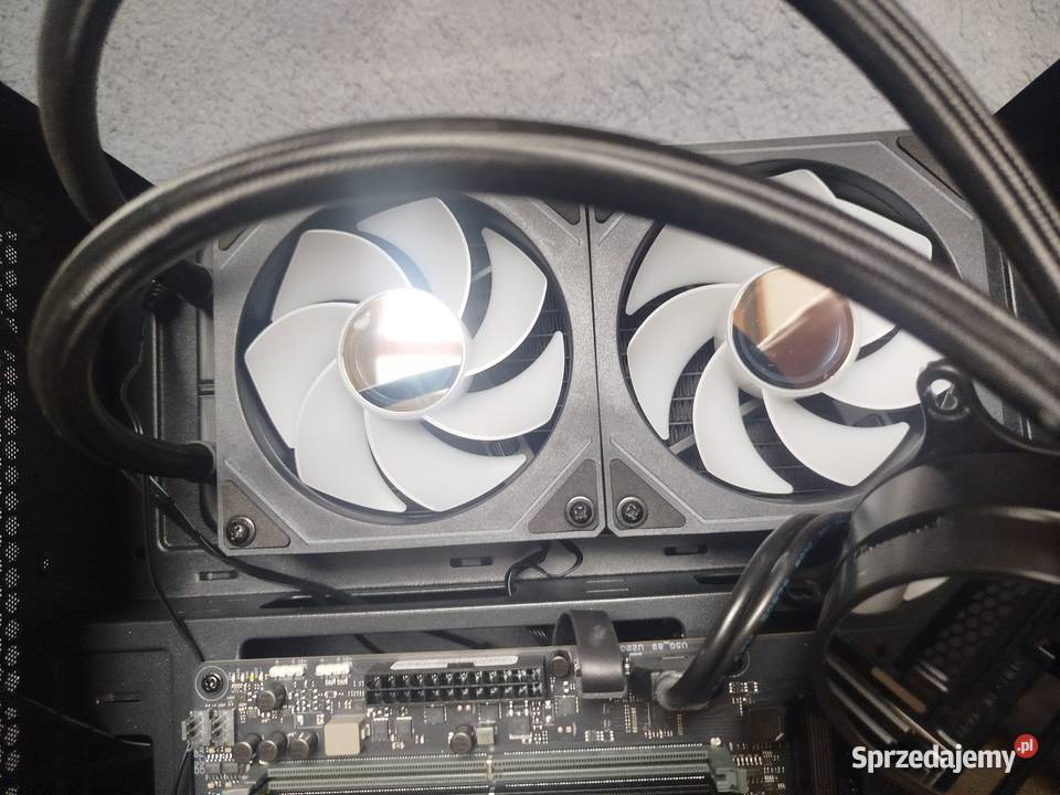 Mam na sprzedaż niedokończonego kompa