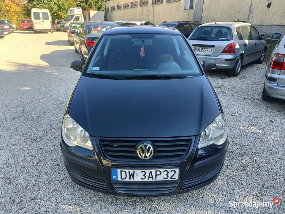 VW polo na dużej lampie ładna czarna do jazdy z Kłodzko