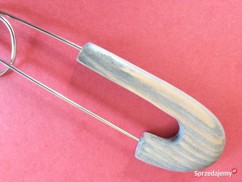 Szara broszka drewno rękodzieło Łódź