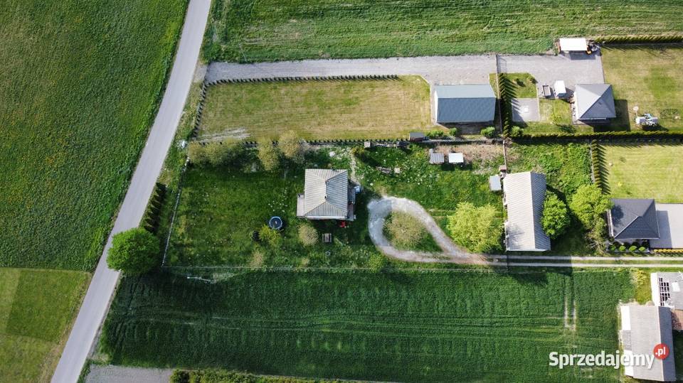 Dom jeziorem Dratów asfalt