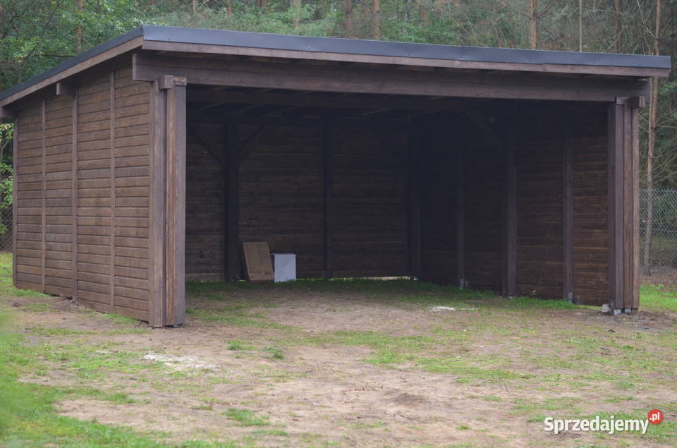 Wiata garażowa z drewnianymi ścianami Konin