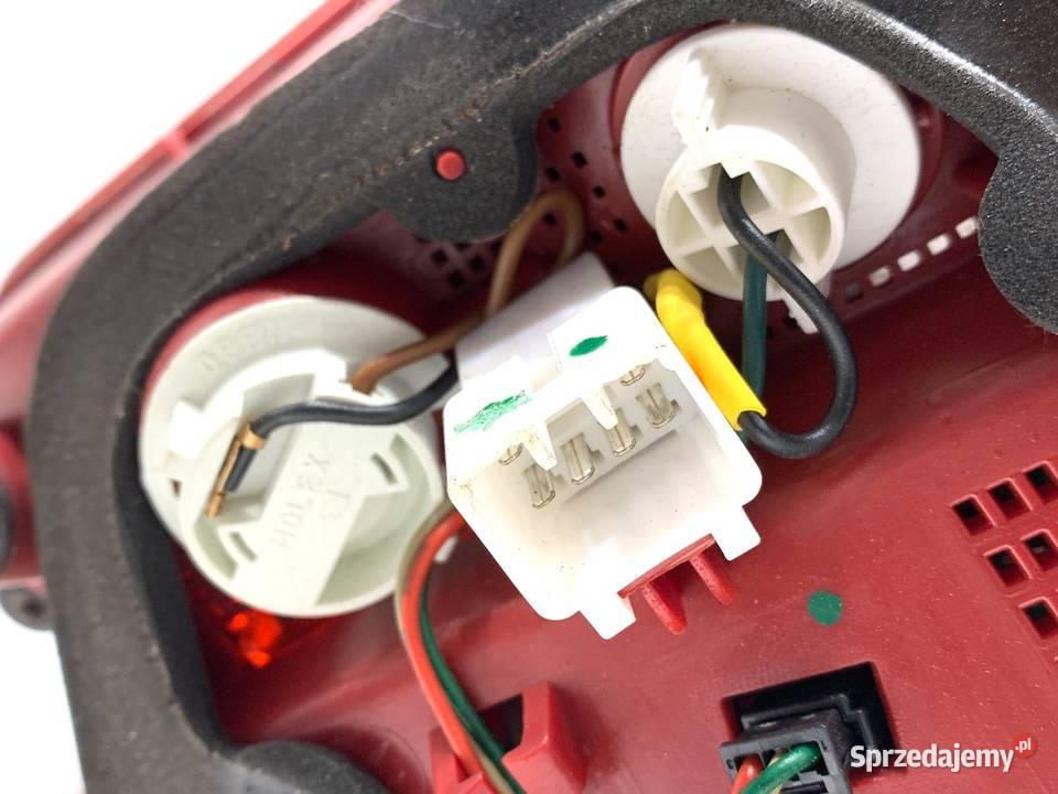 LAMPA PRAWY TYŁ WEWNĘTRZNA LED KIA CEED 92404A20