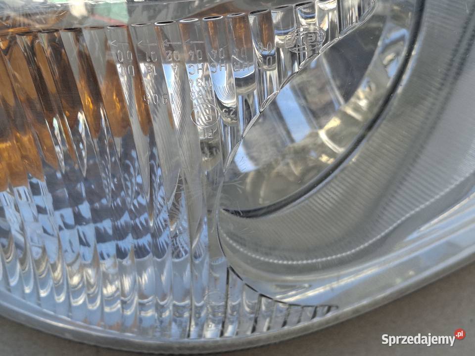 DAF XF CF LF REFLEKTOR PRAWY LAMPA PRAWA Bieleń