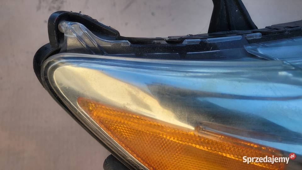 TOYOTA SIENNA PRAWY REFLEKTOR LAMPA PRAWA PRZOD osobowe Ruda Śląska