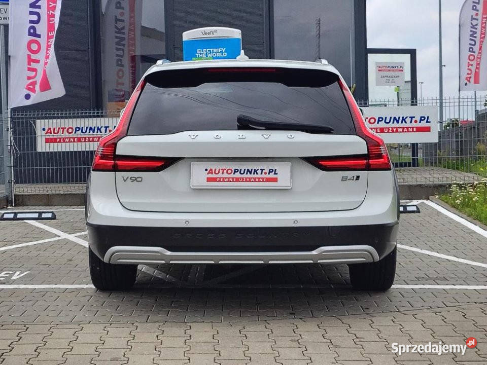 Volvo V90 Cross Country 2022r B4 AWD 197 FV23 sprzedam