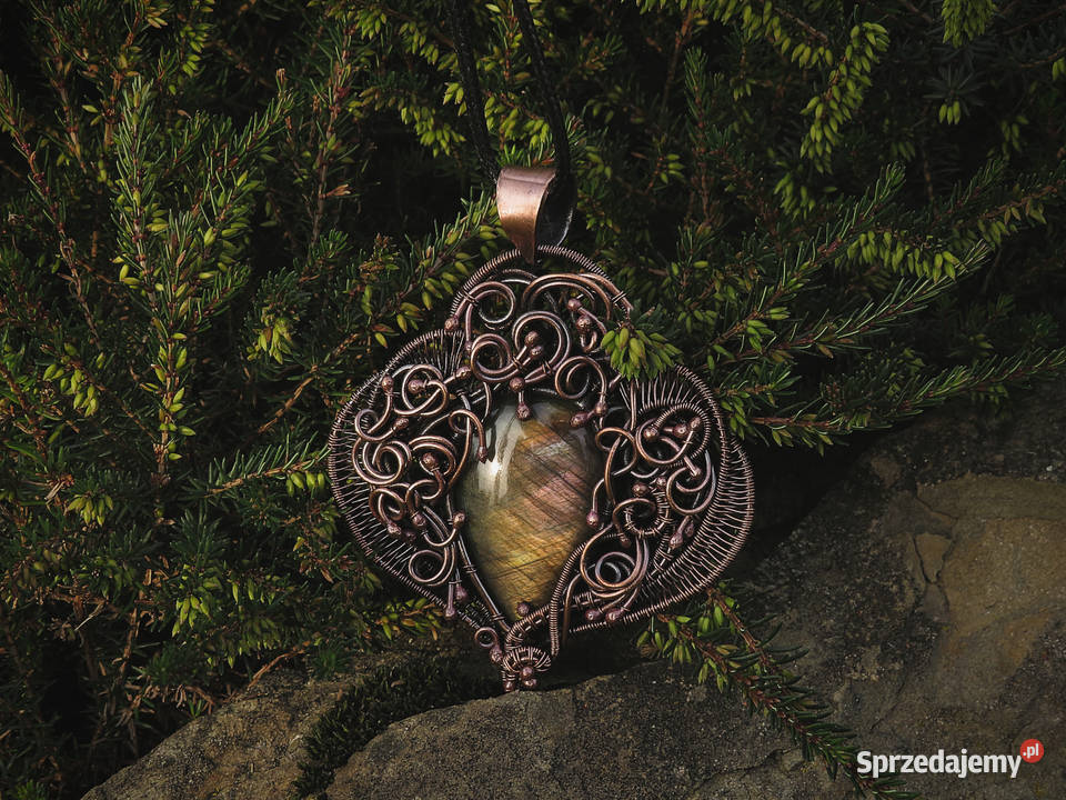 Unikatowy miedziany wisior złotofioletowy