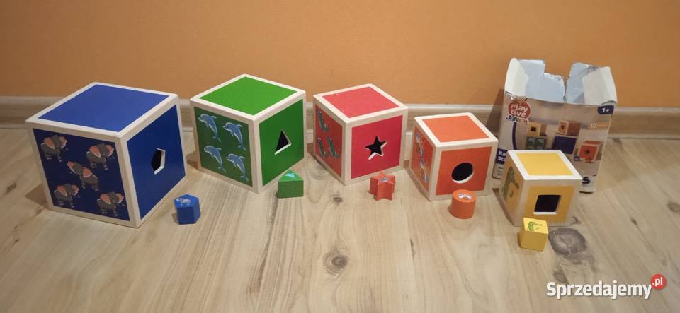 Drewniane sensoryczne kostki do układania w stos 12m+