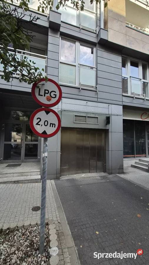 Wynajmę miejsce postojowe w hali garażowej na św wielkopolskie Poznań