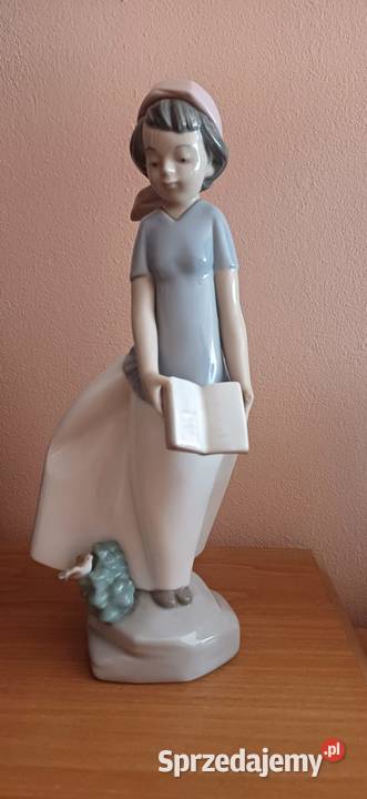 Porcelanowa dziewczynka z książką Olsztyn