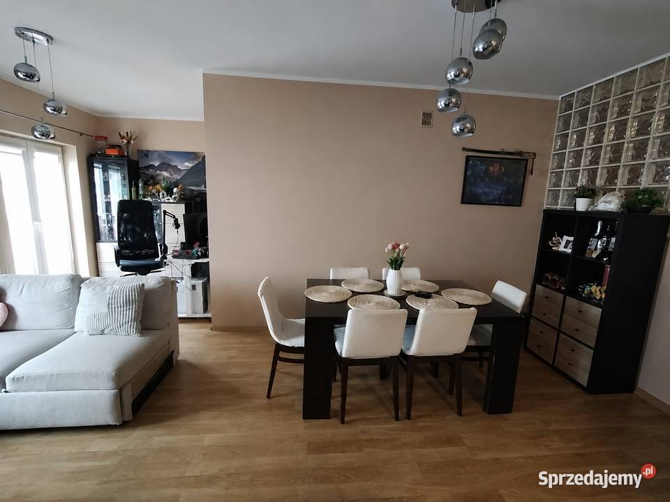 Dwupokojowe mieszkanie 56 m w centrum Nowego mazowieckie sprzedam