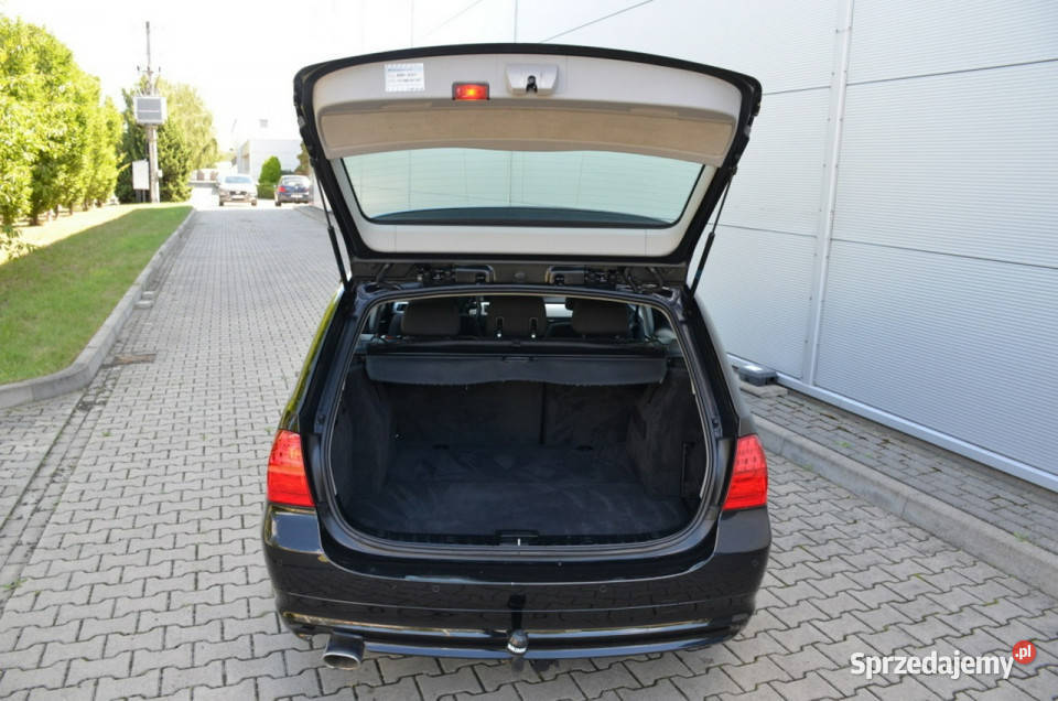 BMW 320 Czarna 320D 163 Serwis Bixenon Navi lakier metallic Kutno