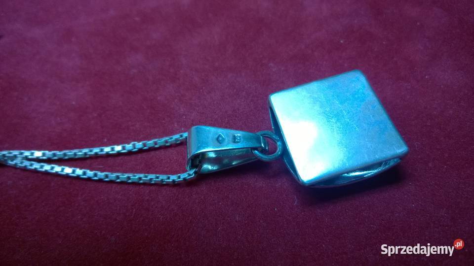 srebrny łańcuszek z wisiorkiem 0116