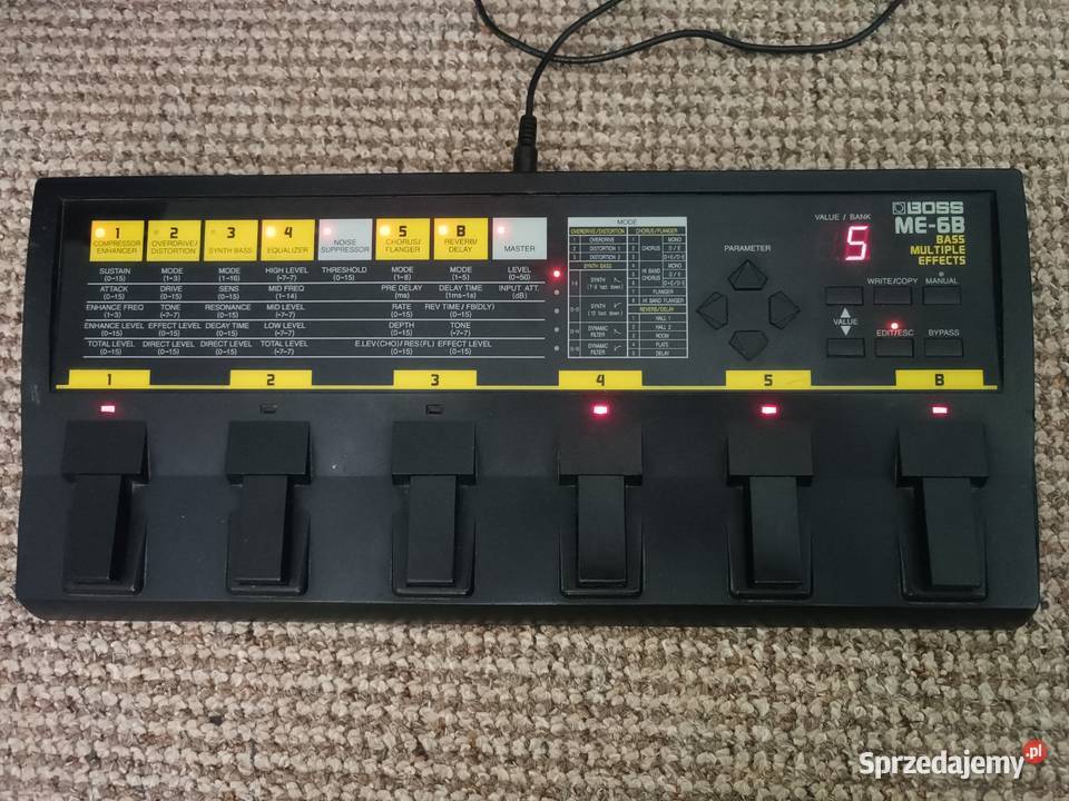 Multiefekt do gitary basowej Boss ME6B