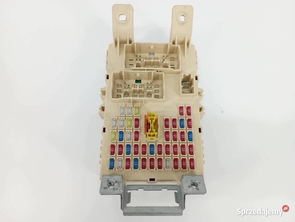 SKRZYNKA BEZPIECZNIKÓW 919501K512 16 CRDI 115 Rok produkcji 2013 świętokrzyskie