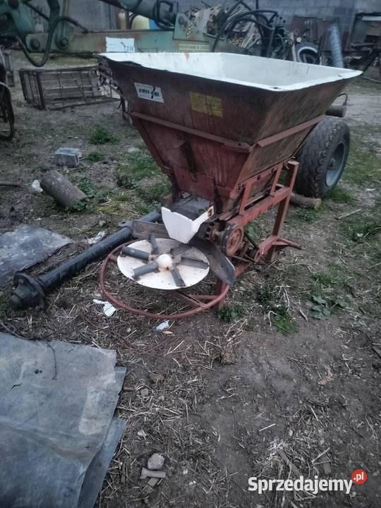 Motyl nieuszkodzony Rozsiewacze nawozów łódzkie Miłochniewice