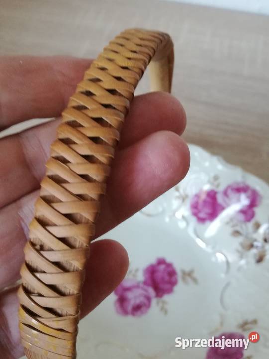 Porcelanowy koszyczek w róże Ropa