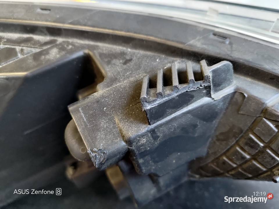 Reflektor prawy VW Passat b8 Złoczew sprzedam