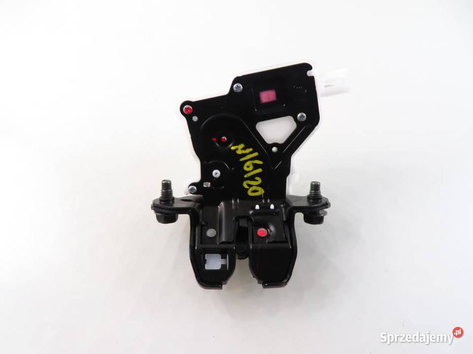 ZAMEK KLAPY INFINITI Q30