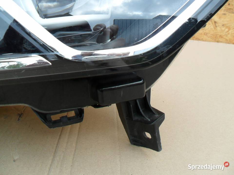 Renault Koleos II Reflektor Prawy 260108343R osobowe Nowy Tomyśl