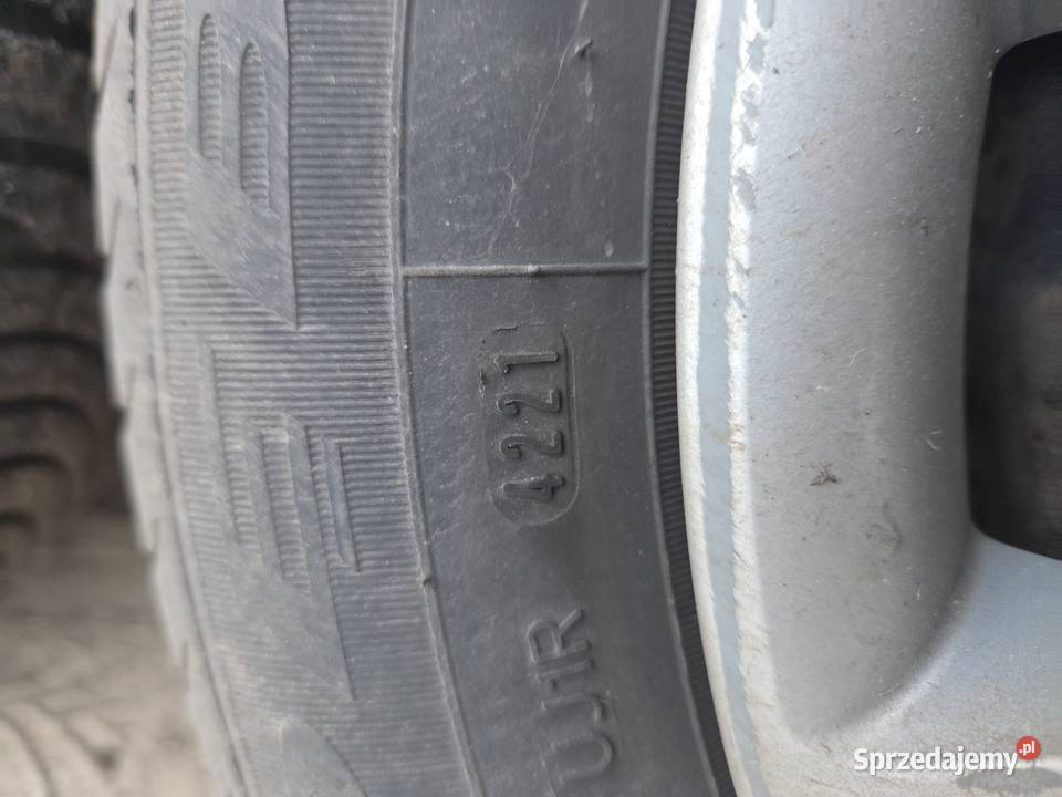 Opony całoroczne na felgach stalowych Hyundai Samochodowe sprzedam