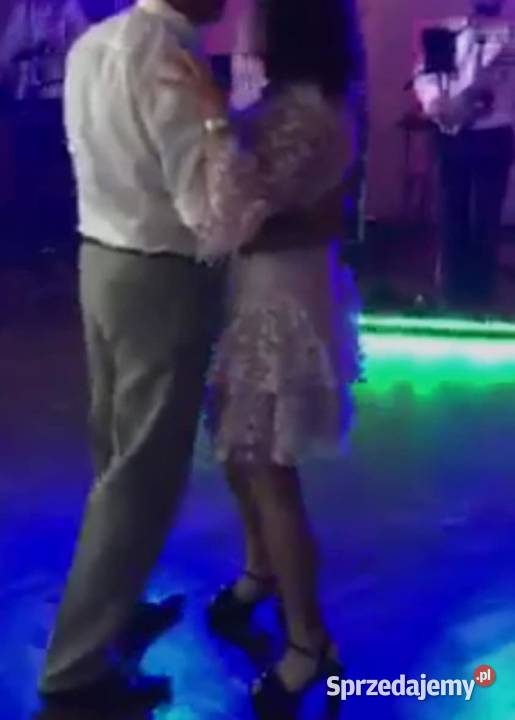 Koronkowa pudrowa sukienka Kwiatki Zielonki sprzedam