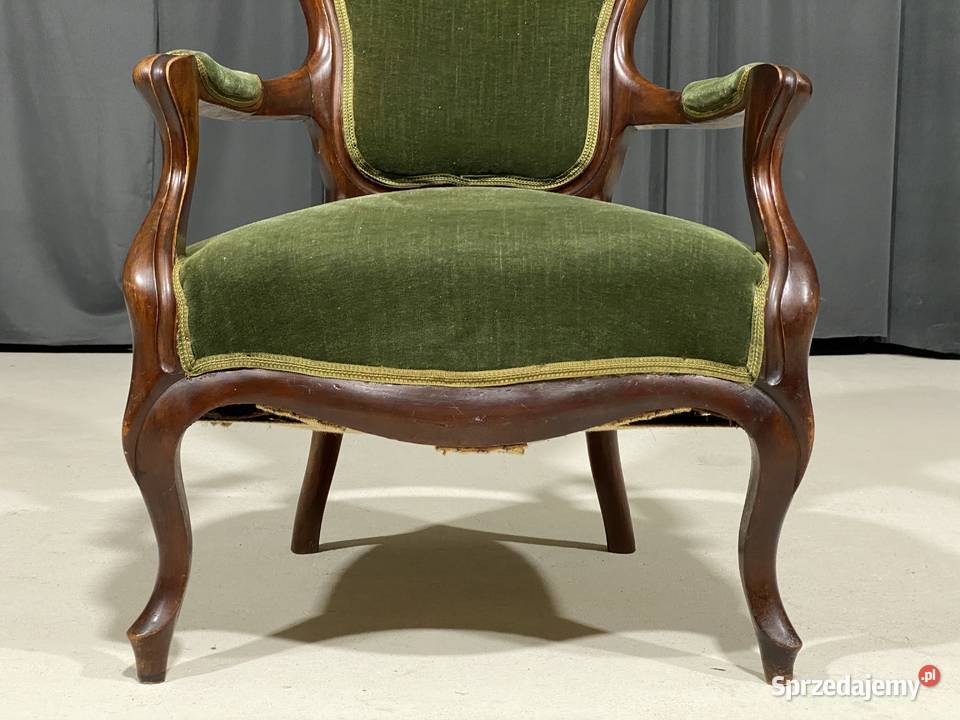 Rzeźbiony fotel w stylu Ludwika Filipa z Gryfice