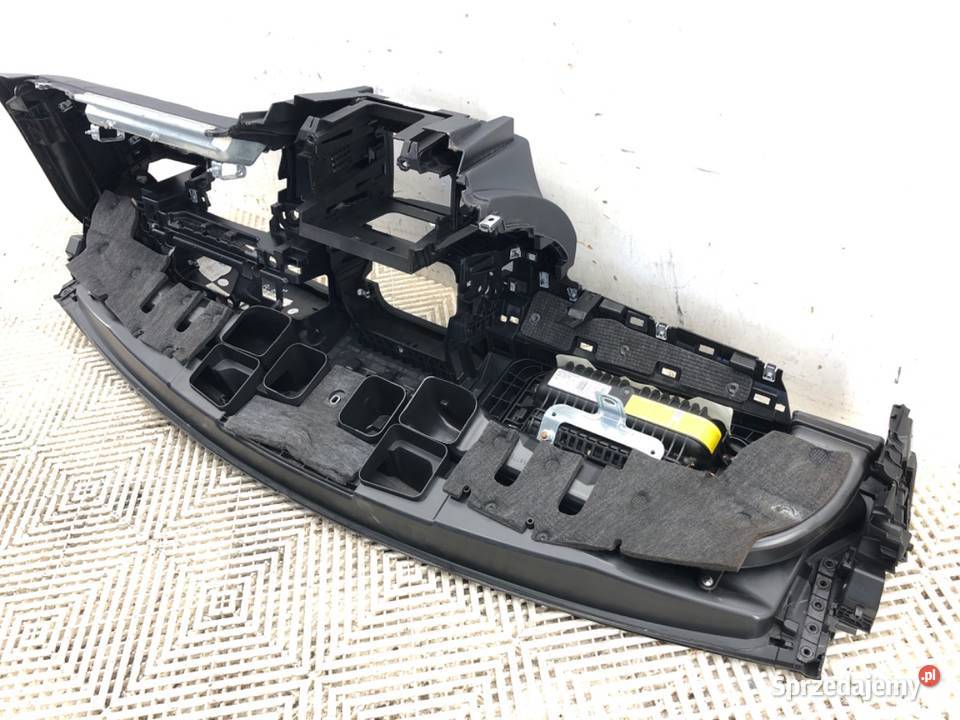 KOKPIT PODUSZKI PASY KOMPLET MERCEDES C218 Deski rozdzielcze, konsole