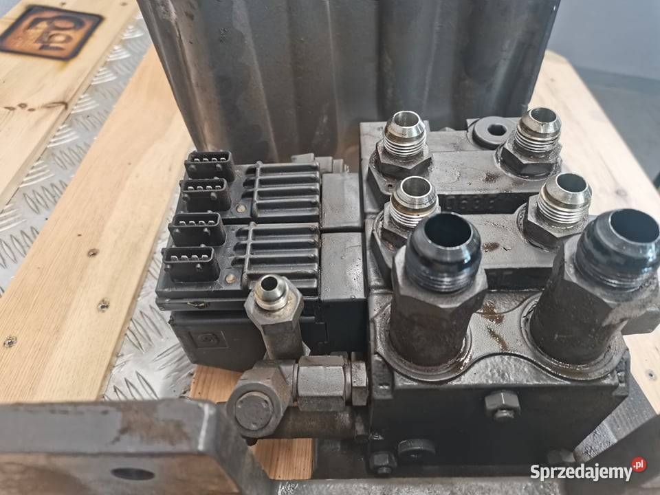 Valtra T 2014r Blok zaworowy SauerDanfoss