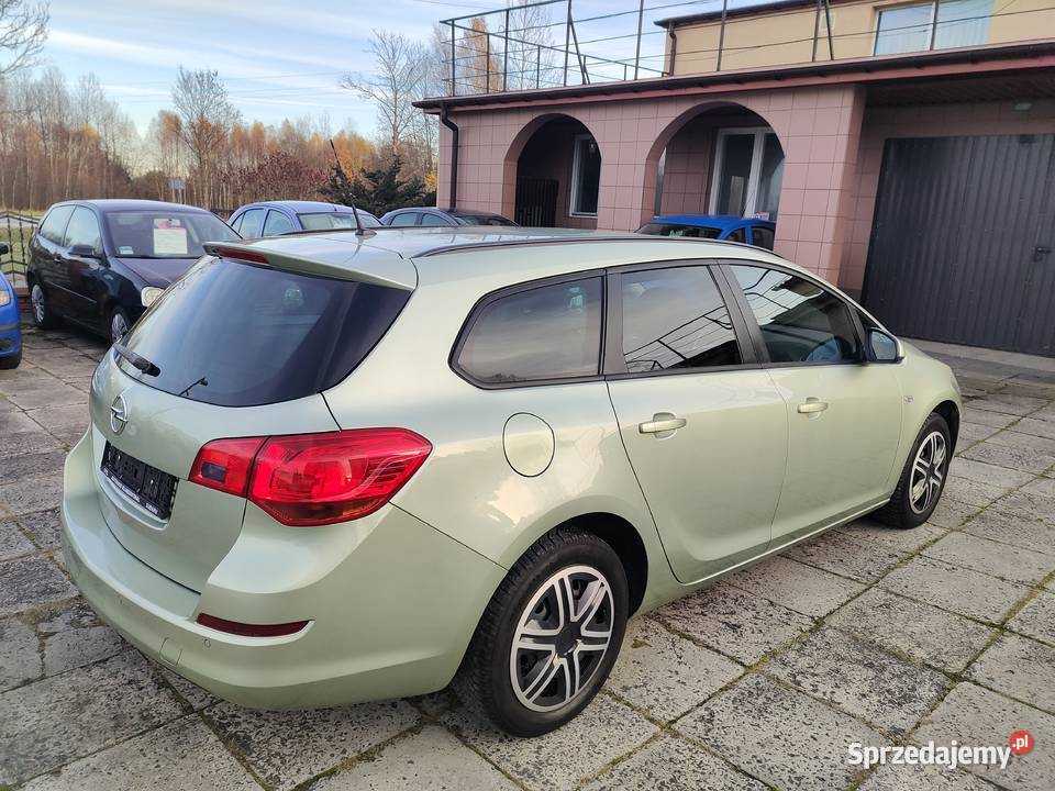 Opel Astra 14 turbo benzyna Rok produkcji 2011 Smyków
