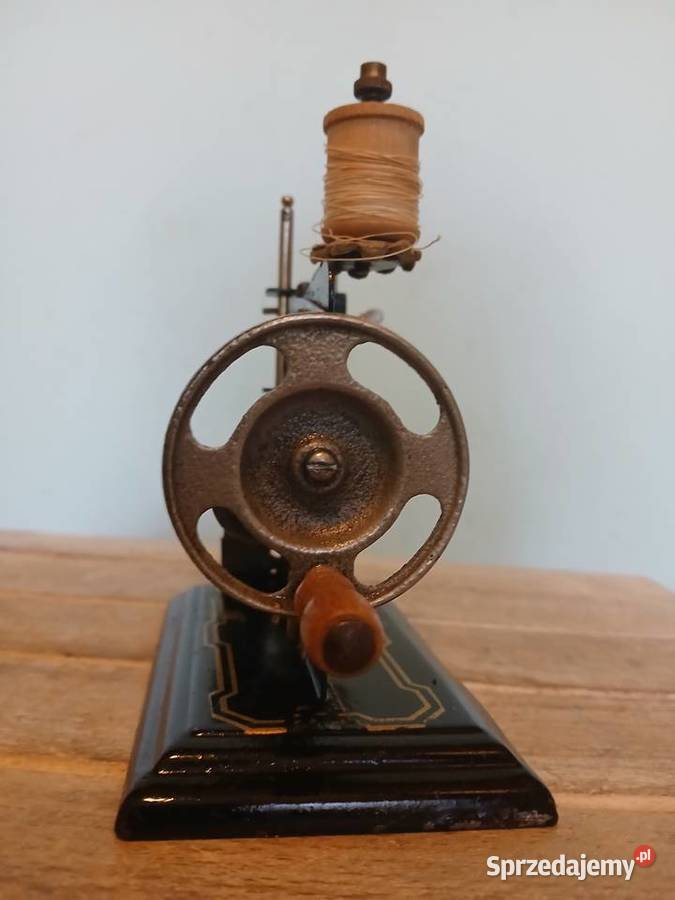 Zabytkowa miniaturowa maszyna do szycia Kraków