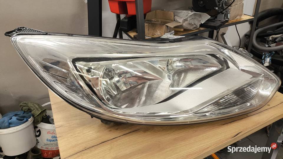 Reflektor prawy Lampa prawa Przód Ford Focus MK3