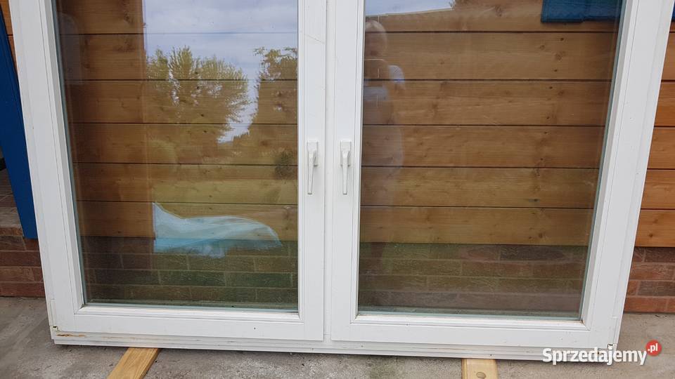 sprzedam drewniane okno z roletą zewnętrzną