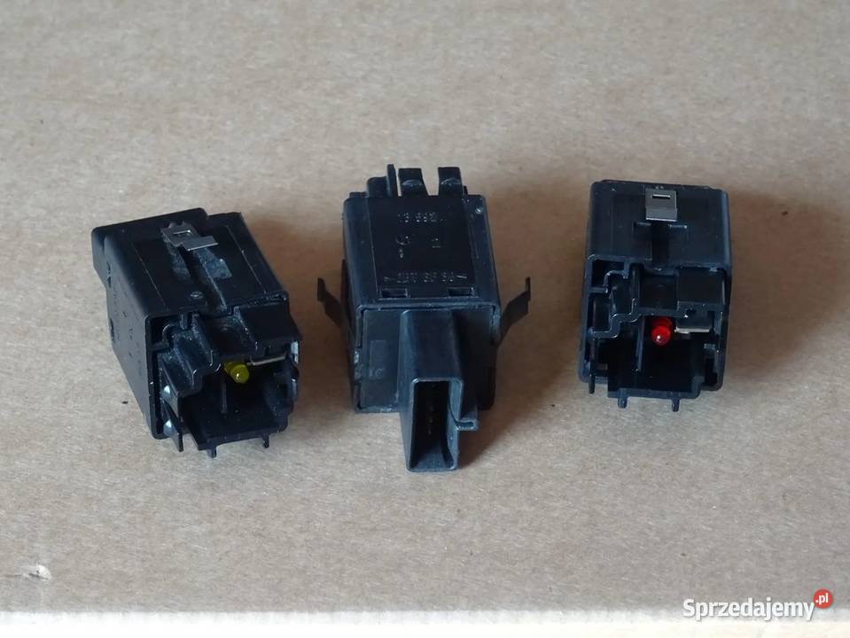 WŁĄCZNIK PRZYCISK KLAPY ELEKTRYCZNEJ OPEL VECTRA osobowe Parcice sprzedam