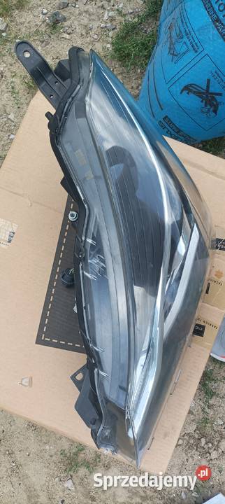 Toyota yaris III FL lampa przód lewa soczewka