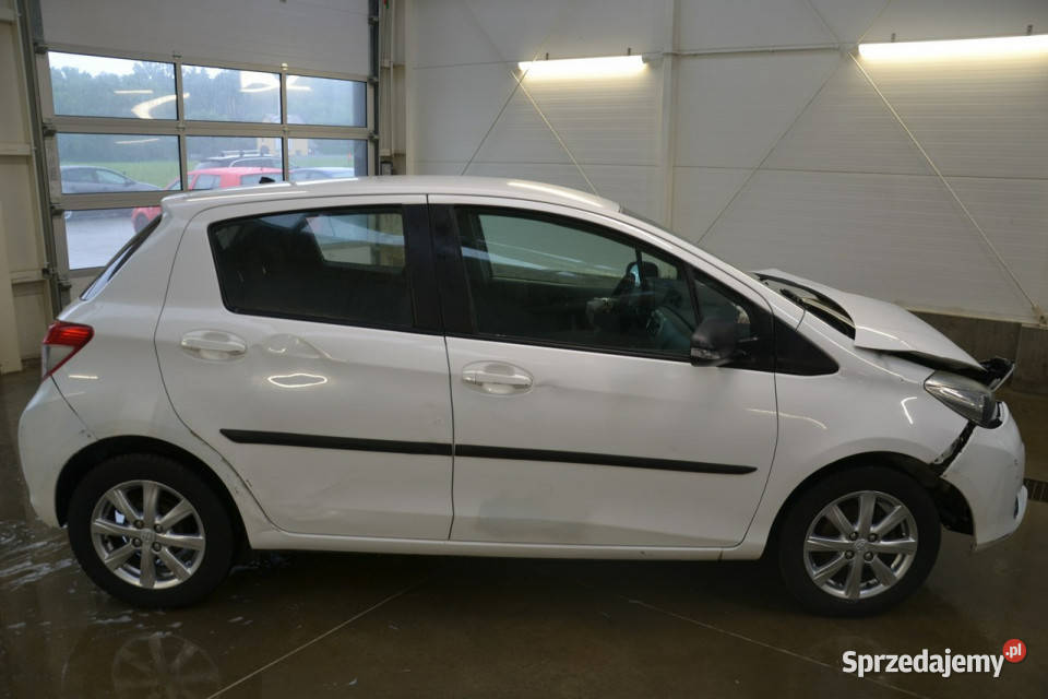 Toyota Yaris 10 benzyna 70 EKONOMICZNY niski uszkodzony Kęty