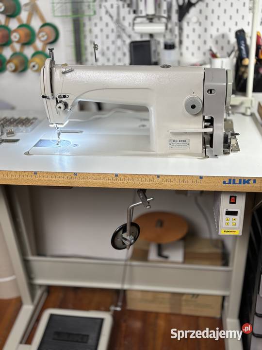 Maszyna do szycia przemysłowa z silnikiem