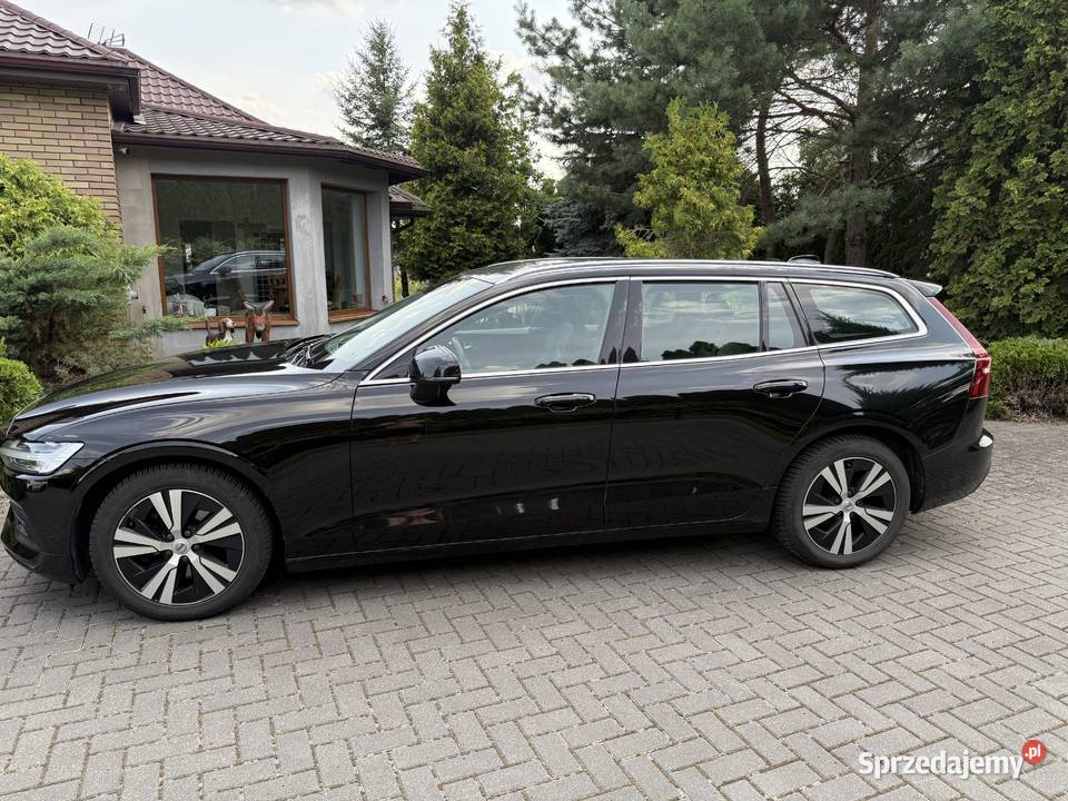 Volvo v60 B4 mild hybrid skóry stan nieuszkodzony