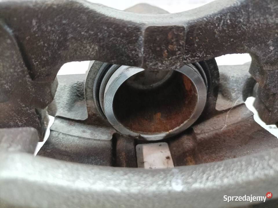 ZACISK HAMULCOWY PRAWY PRZÓD 15 B Piaggio Porter