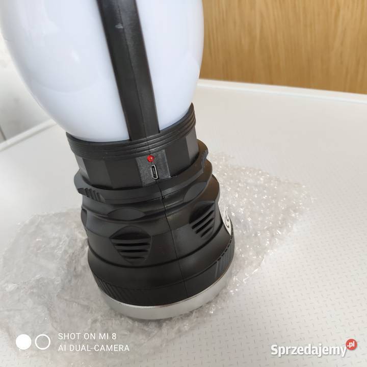 Lampa biwakowa ładowana solarnie z funkcją mazowieckie