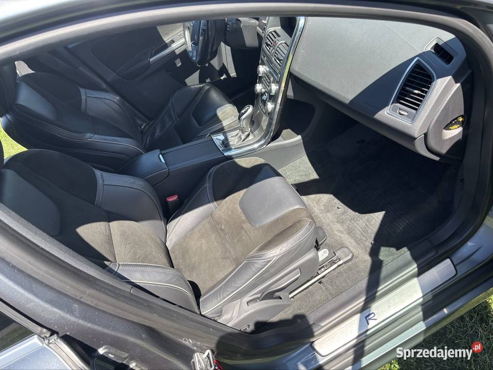 VOLVO XC60 24 D4 AWD R design Nietulisko Małe