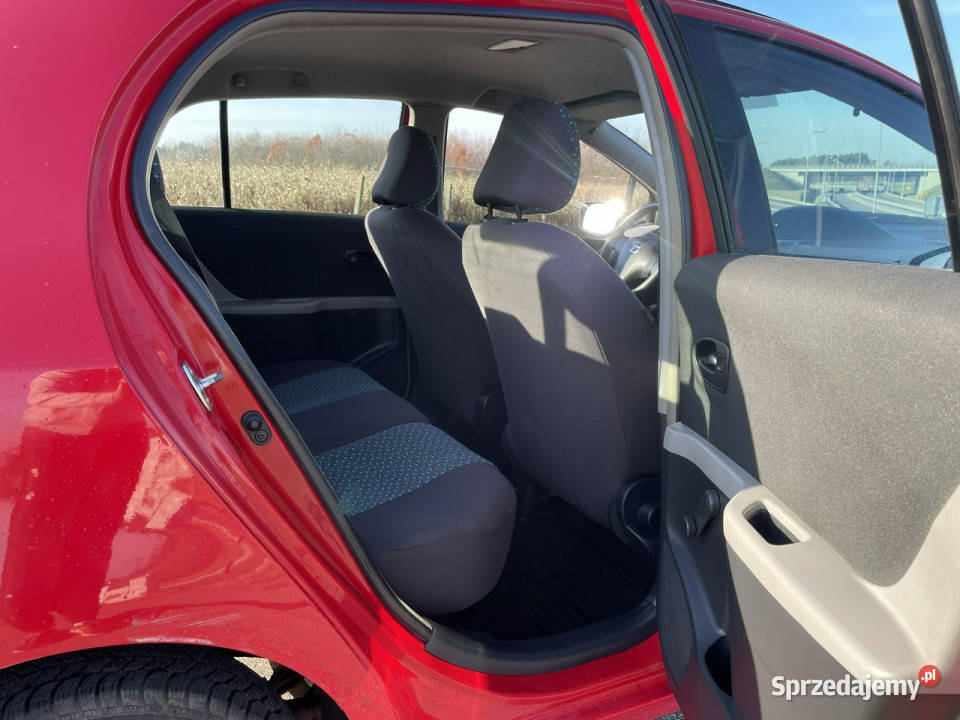 Toyota Yaris 10 Benzyna 2011r Lift Z Sprawną Warszawa sprzedam