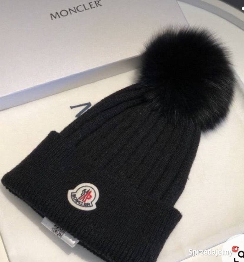 Czarna czapka z pomponem Moncler Gdynia sprzedam
