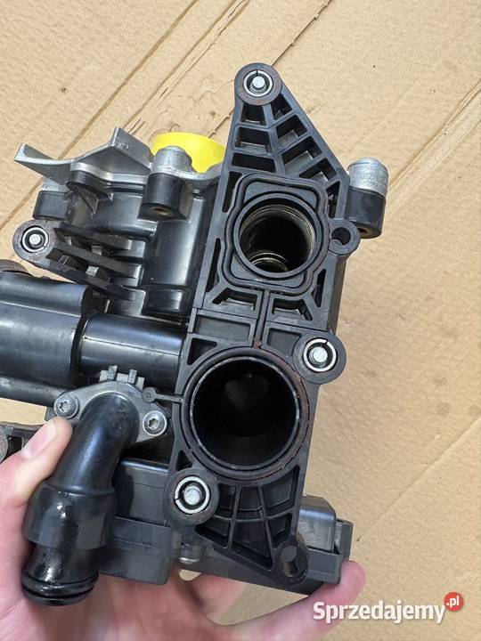 Oryginalna pompa wody termostat VW Audi VAG 06L