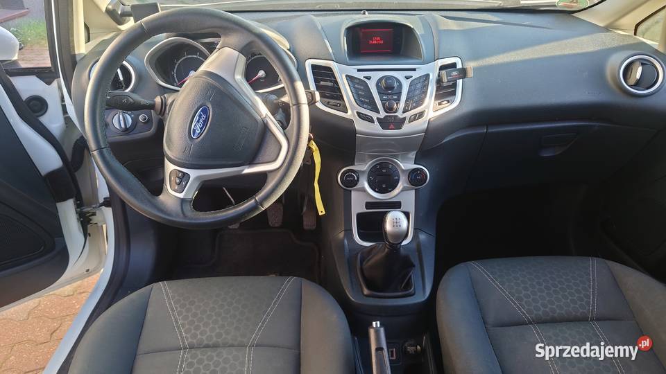 Ford fiesta 125 benzyna titanium mały przebieg uszkodzony Konin