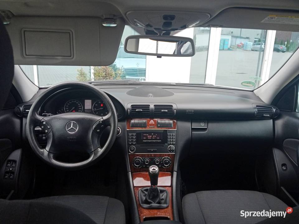 Mercedes C180 W203 z gazem LPG stan optyczny i nieuszkodzony Częstochowa